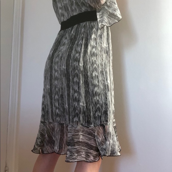 Mid-length Black and white dress - Picture 4 of 9